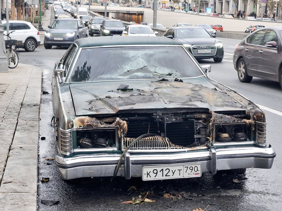 На садовом сгорел Mercury Grand Marquis