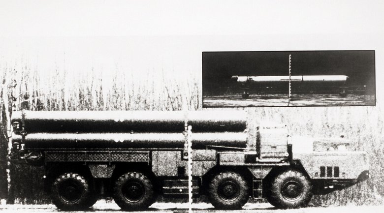 Пусковая установка 9В2413 комплекса РК-55 «Рельеф» и ракета КС-122 / Wikimedia