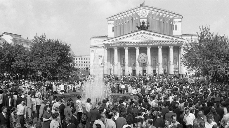 Встреча ветеранов Великой Отечественной войны у Большого театра Встреча ветеранов Великой Отечественной войны у Большого театра