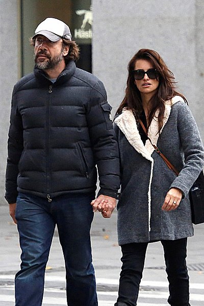На днях Пенелопу и Хавьера наконец-то заметили во время романтической прогулки в Мадриде
