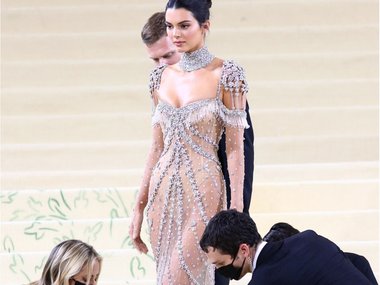 Slide image for gallery: 15791 | Кендалл Дженнер в Givenchy Haute Couture на Met Gala 2021