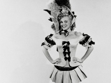 Slide image for gallery: 15971 | Мэрилин Монро в костюме к фильму "Билет в Томагавк", 1950 г. | Фото: legion-media.ru