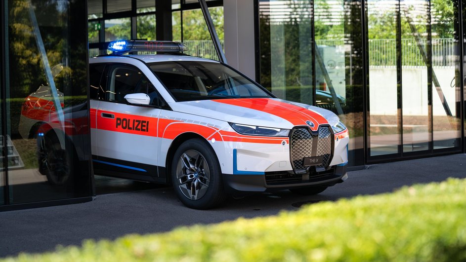BMW ix полиции Швейцарии