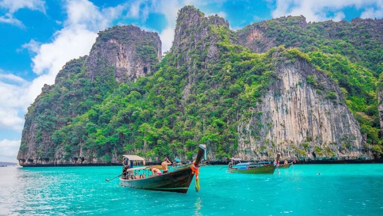 Чтобы поплавать на лодке по живописным местам Таиланда, россиянам не придется платить туристический сбор.
