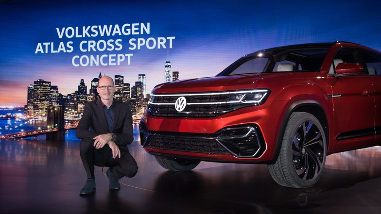 slide image for gallery: 23577 | Volkswagen Atlas Cross Sport