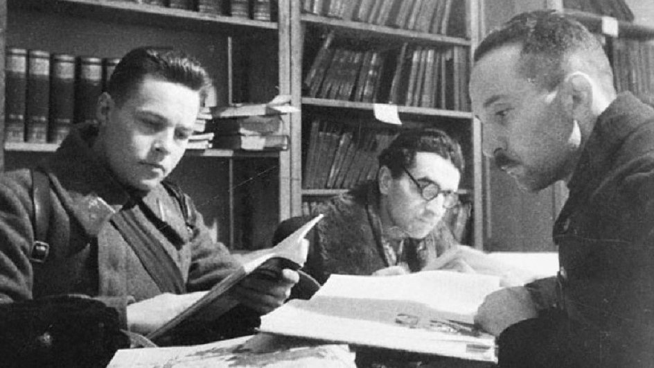 Российская национальная библиотека в 1942 году Российская национальная библиотека в 1942 году