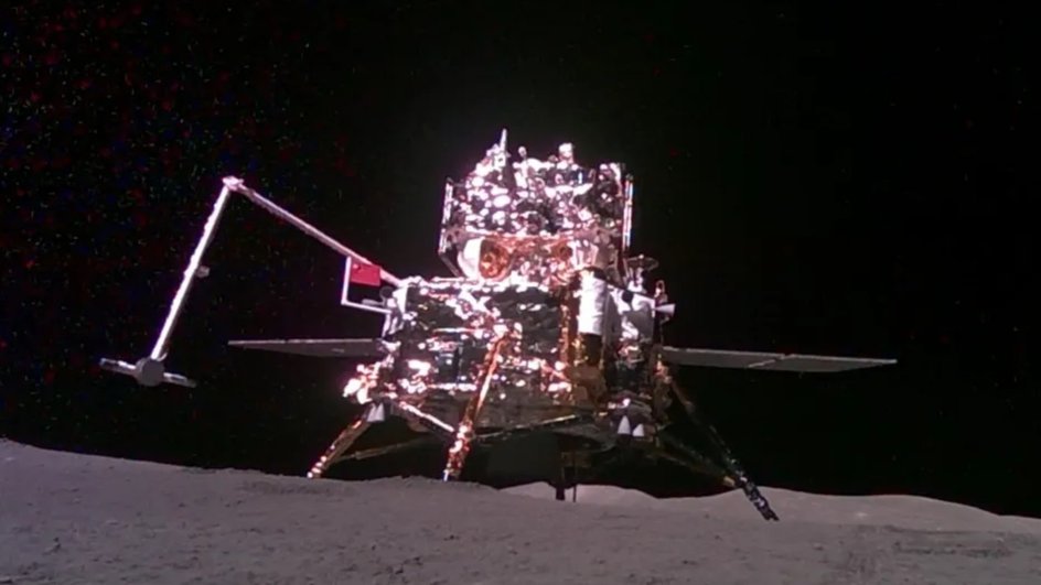 Изображение китайского спускаемого аппарата «Чанъэ-6» на обратной стороне Луны, сделанное мини-вездеходом миссии