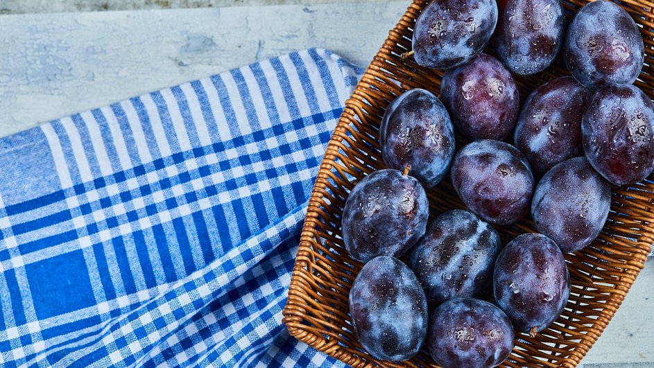 Спелые, подготовленные сливы для мариновки на зиму. Спелые, подготовленные сливы для мариновки на зиму.