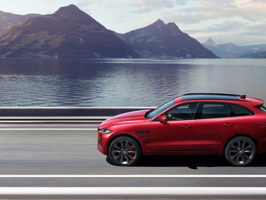 slide image for gallery: 27197 | Jaguar F-Pace 2021