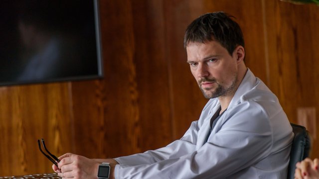 Данила Козловский на съемках сериала «13-я клиническая»