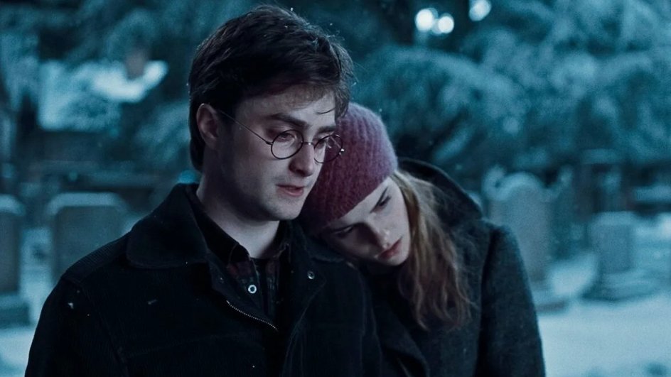 Эмма Уотсон в роли Гермионы Грейнджер и Дэниэл Рэдклифф в роли Гарри Поттера в фильме «Гарри Поттер и Дары Смерти: Часть I» Эмма Уотсон в роли Гермионы Грейнджер и Дэниэл Рэдклифф в роли Гарри Поттера в фильме «Гарри Поттер и Дары Смерти: Часть I»