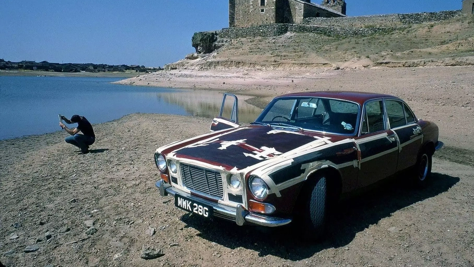 Тот же самый Jaguar XJ в легком камуфляже во время пробега осенью 1968 года