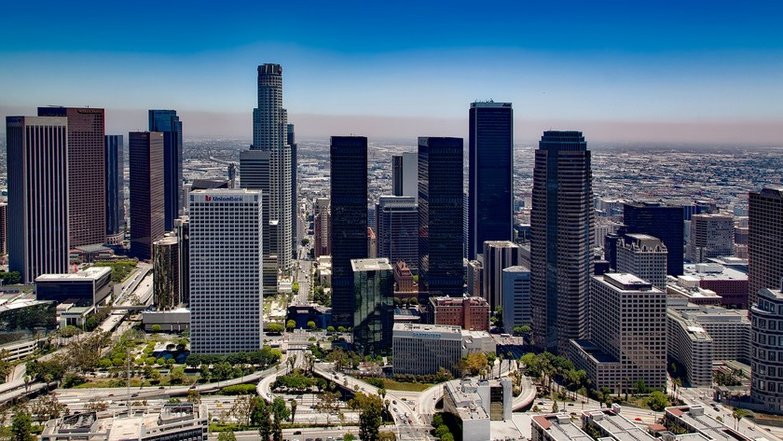 8. Лос-Анджелес. Лос-Анджелес занимает восьмое место в рейтинге. Это крупный мегаполис и важный экономический и туристический центр. Средняя стоимость недвижимости на рынке составляет $717 583.