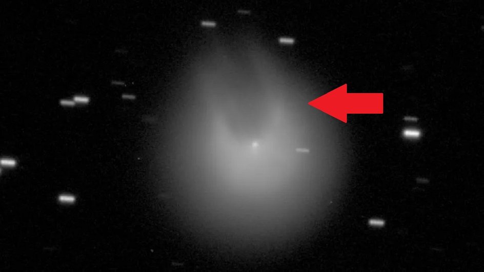 Комета с рогами в космосе