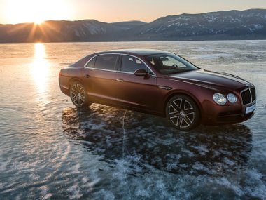 slide image for gallery: 21063 | Bentley установил рекорд скорости на льду Байкала