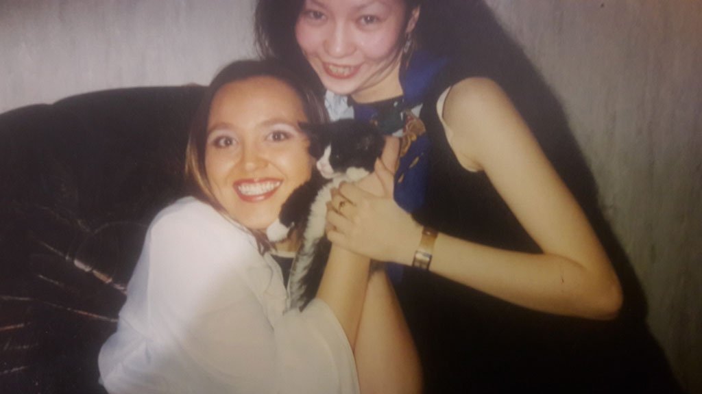 Кошка Аделина с хозяйкой и ее подругой