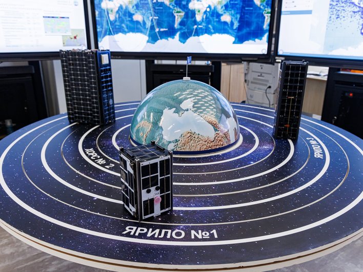 кубсат на орбите Земли кубсат на орбите Земли
