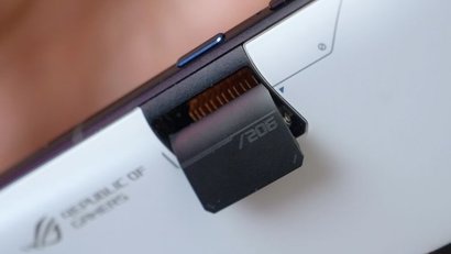 Специальный порт и сам кулер для версии ROG Phone 7 Ultimate. Фото: Asus