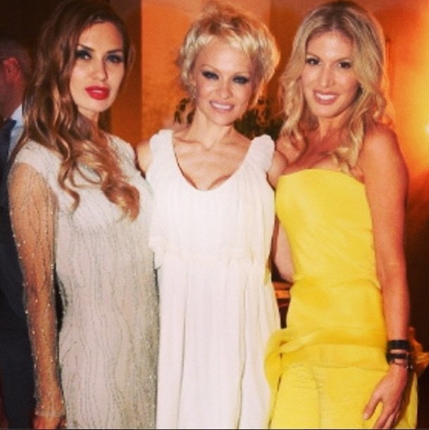 Виктория Боня опубликовала фото с Памелой и Хофит Голан в своем Instagram