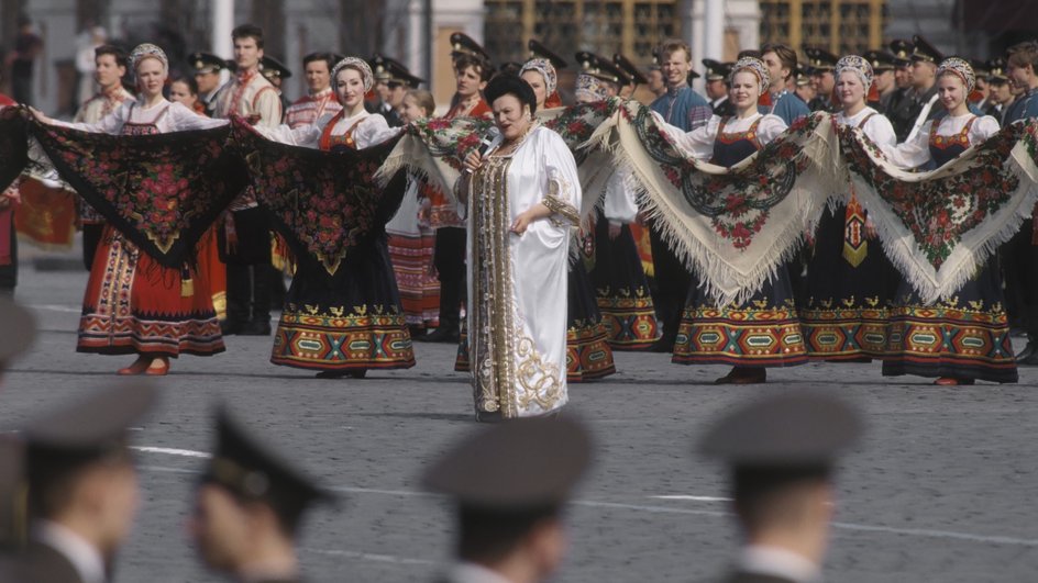 Людмила Зыкина на Красной площади, 1997 год Людмила Зыкина на Красной площади, 1997 год