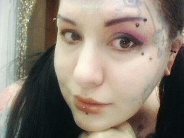 Slide image for gallery: 10031 | Как выглядит девушка с татуировками на лице