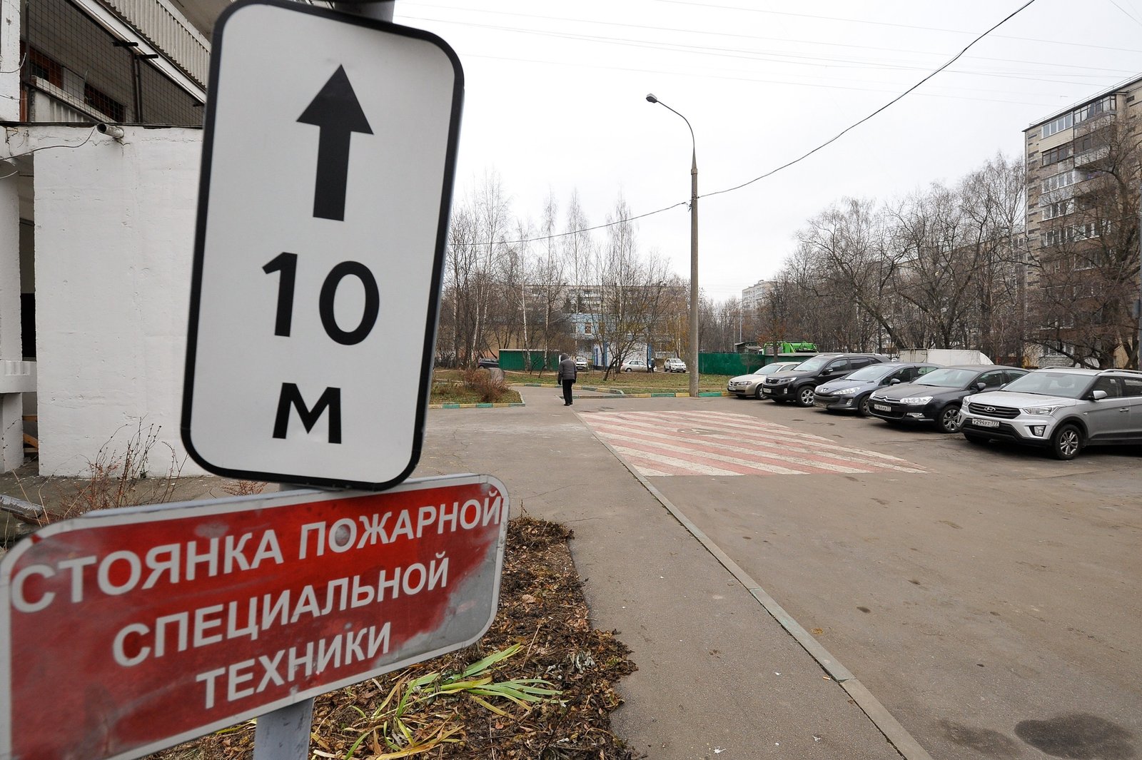 В Госдуме предложат дать право пожарным таранить автомобили