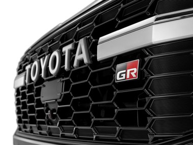 slide image for gallery: 28486 | Toyota показала топовый спортивный «Крузак» для России (фото)
