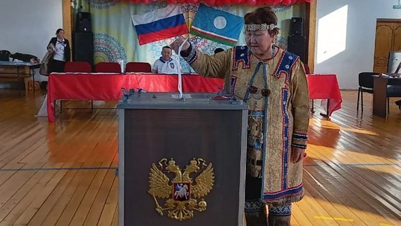 Якутяне пришли голосовать за будущего президента РФ в национальных костюмах