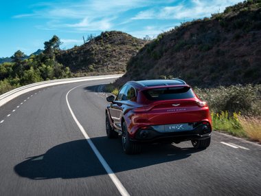 slide image for gallery: 25315 | Aston Martin DBX