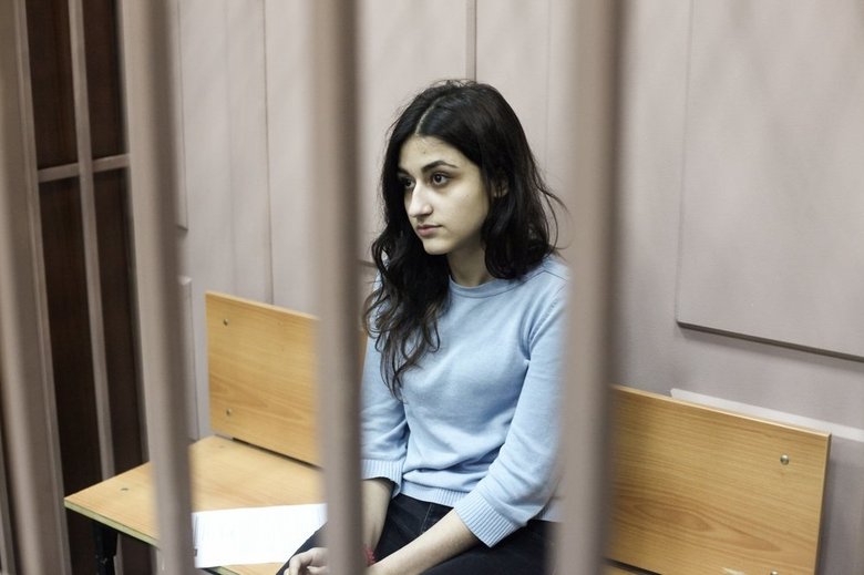 Крестина Хачатурян во время рассмотрения в Басманном суде ходатайства следствия об изменении меры пресечения.