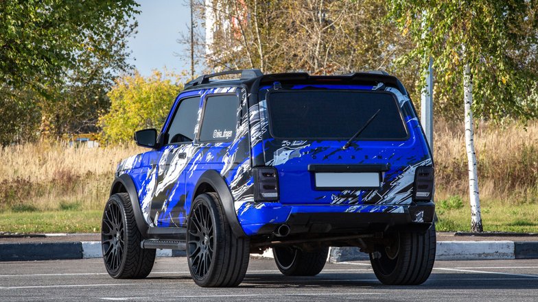 slide image for gallery: 27402 | Автомобиль класса люкс из обычной «Нивы» 02