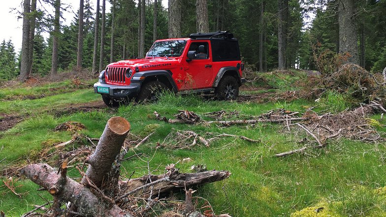 slide image for gallery: 23684 | Jeep Wrangler
