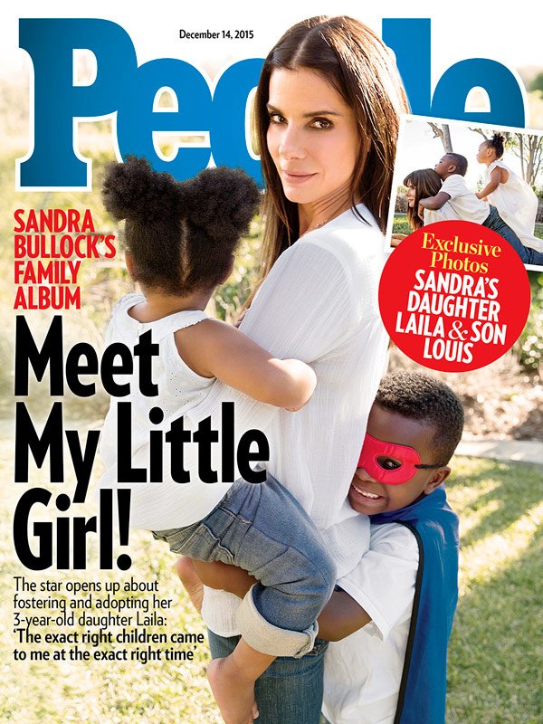 Обложка журнала People с Сандрой и ее детьми