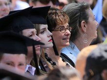 Эмма Уотсон на вручении дипломов Эмма Уотсон на вручении дипломов
