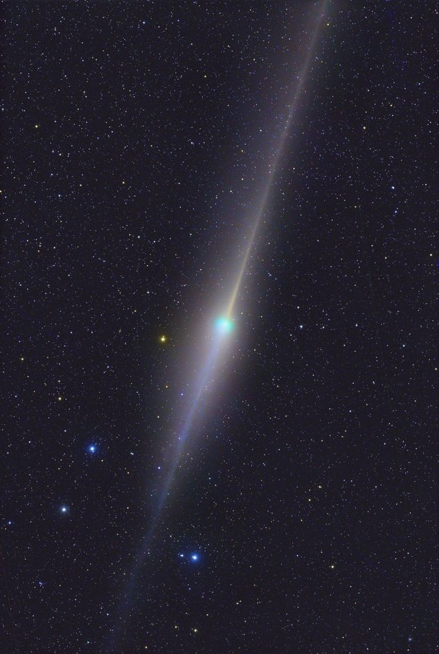 Комета в космосе