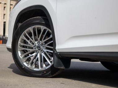 slide image for gallery: 28131 | Тест-драйв Lexus RX300