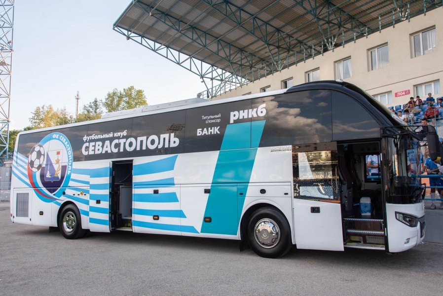 Автобус с футболистами «Севастополя» попал в ДТП