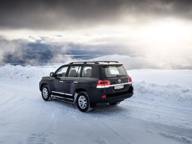 slide image for gallery: 18951 | Land Cruiser 200