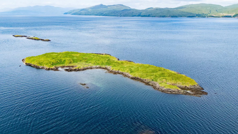 вид на остров Eilean Loch Oscair сверху