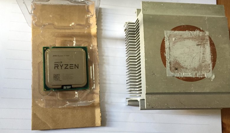 Фото: Reddit. Поддельный Ryzen 7 и радиатор.