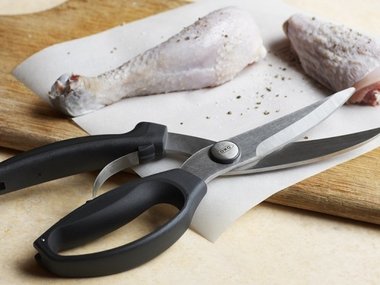 Slide image for gallery: 3308 | Комментарий lady.mail.ru: ножницы OXO Poultry Shears разрежут птицу с хирургической точностью