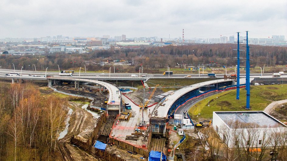 Строящийся участок Московского скоростного диаметра (МСД) вдоль ул. Каспийская от ул. Кантемировская до Павелецкого направления Московской железной дороги