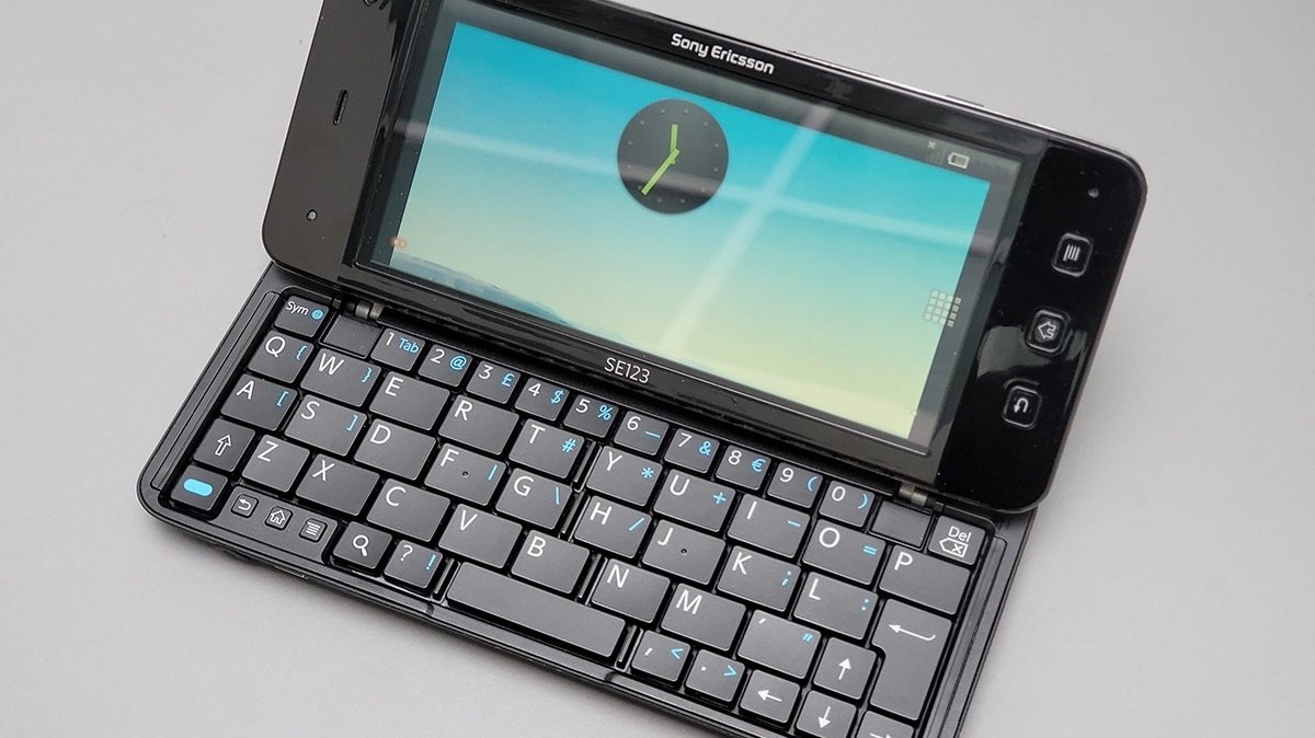 Появились первые фото отмененного смартфона Sony Ericsson VAIO - Hi-Tech  Mail.ru