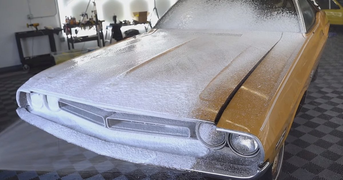 The Rare 1971 Dodge Challenger Found in a Barn: A Vintage Muscle Car Restoration Story