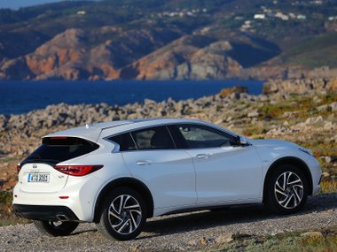 slide image for gallery: 19053 | Infiniti Q30 Premium