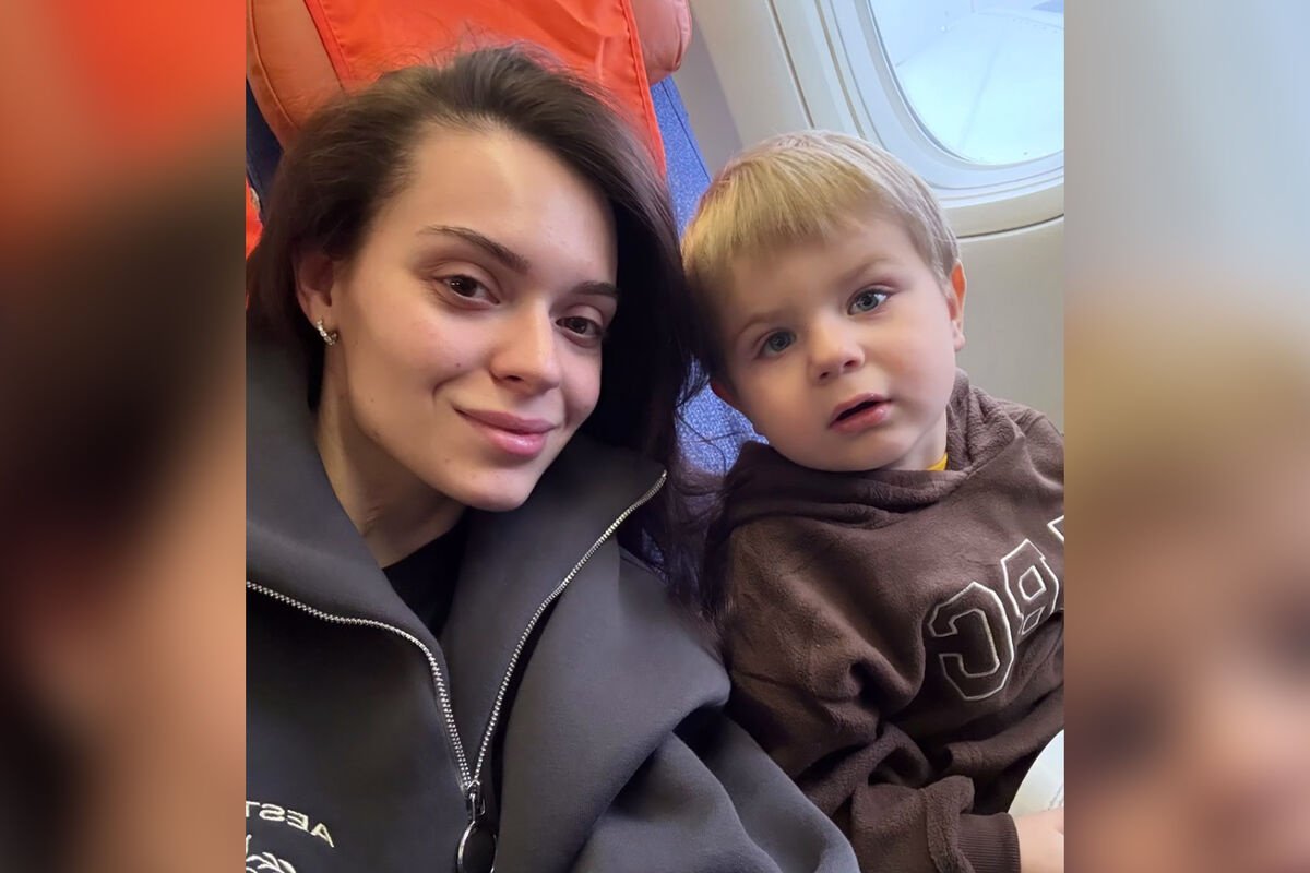 Фигуристка Аделина Сотникова улетела с сыном из России Фигуристка Аделина Сотникова улетела с сыном из России