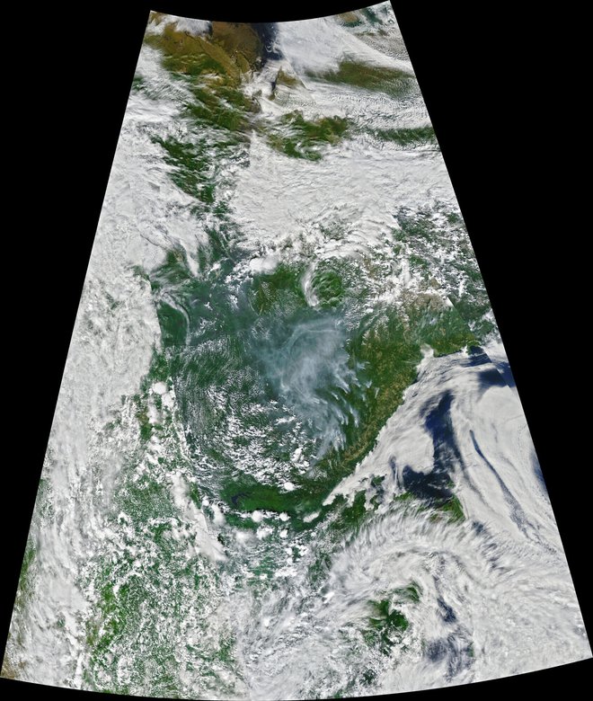 Фотография Земной обсерватории NASA, сделанное Джошуа Стивенсом с использованием данных MODIS из EOSDIS LANCE и GIBS /Worldview, а также данных из Системы управления пожарной информацией для управления ресурсами.