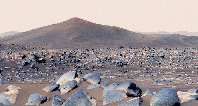 Марс похож на безжизненную холодную пустыню, но раньше, по словам ученых, он был более теплым и влажным / Фото: NASA/JPL-Caltech/SSI