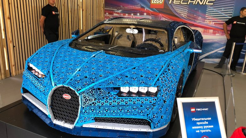 slide image for gallery: 24805 | Bugatti Chiron из Lego