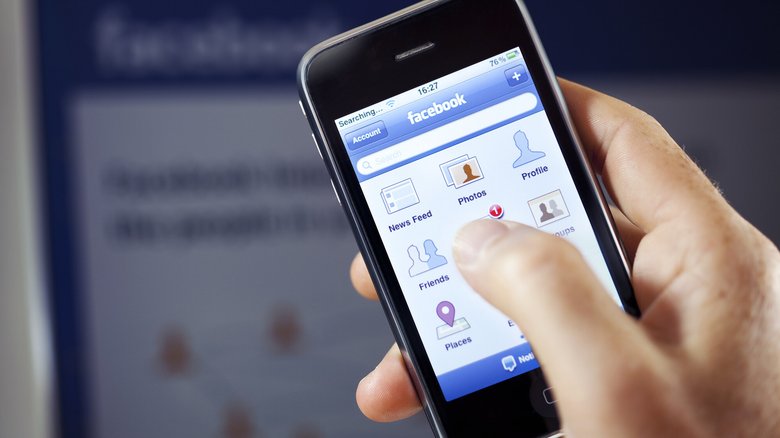 Facebook способен считывать практически всю информацию о вашем устройстве. Фото: depositphotos